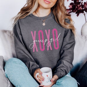 XOXO Gossip Girl Shirt | Y2K Sweatshirt | Trendy Y2K Shirt | Brown Crewneck | Y2k Crewneck | Blair Waldorf | Gossip Girl Quote | Fan Shirt Dark Heather