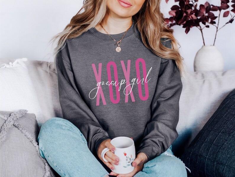 XOXO Gossip Girl Shirt | Y2K Sweatshirt | Trendy Y2K Shirt | Brown Crewneck | Y2k Crewneck | Blair Waldorf | Gossip Girl Quote | Fan Shirt Dark Heather