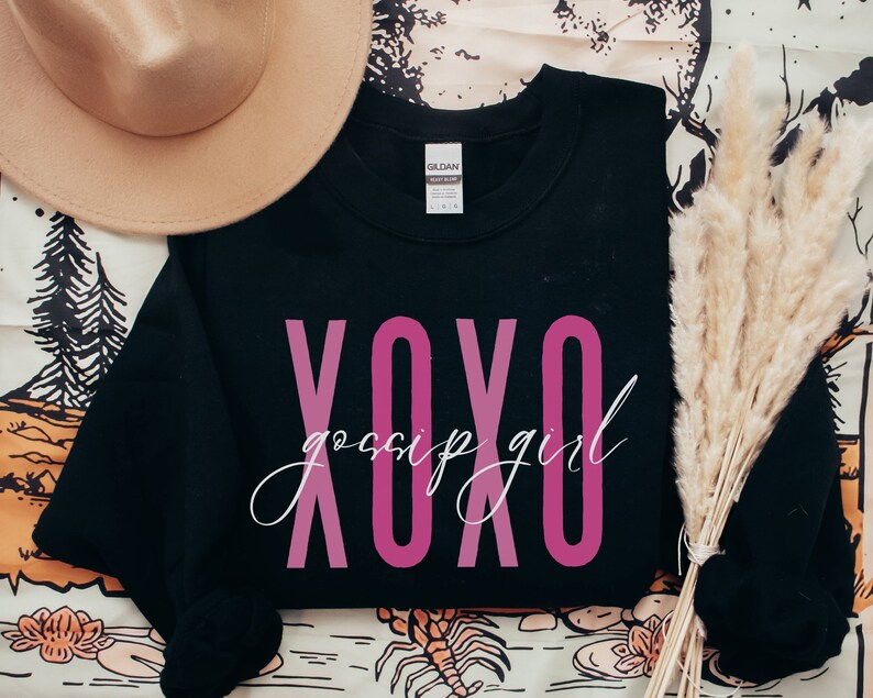 XOXO Gossip Girl Shirt | Y2K Sweatshirt | Trendy Y2K Shirt | Brown Crewneck | Y2k Crewneck | Blair Waldorf | Gossip Girl Quote | Fan Shirt Black