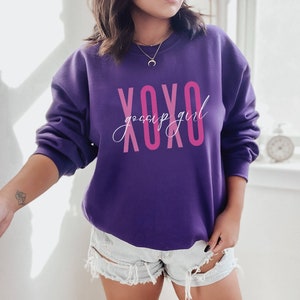 XOXO Gossip Girl Shirt | Y2K Sweatshirt | Trendy Y2K Shirt | Brown Crewneck | Y2k Crewneck | Blair Waldorf | Gossip Girl Quote | Fan Shirt Purple