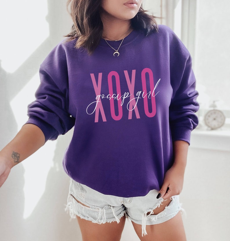 XOXO Gossip Girl Shirt | Y2K Sweatshirt | Trendy Y2K Shirt | Brown Crewneck | Y2k Crewneck | Blair Waldorf | Gossip Girl Quote | Fan Shirt Purple