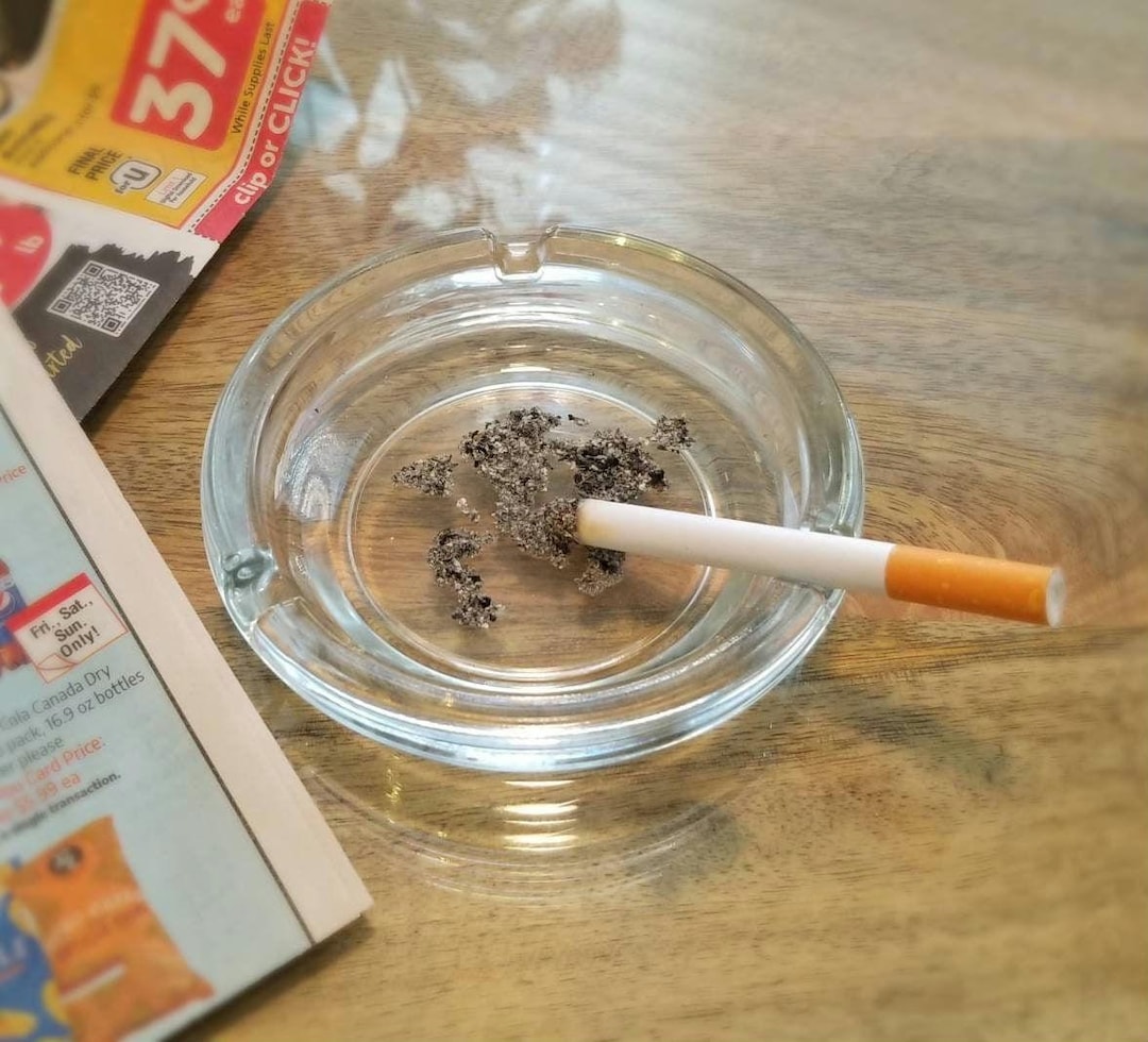 Fake Cigarette & Ashtray