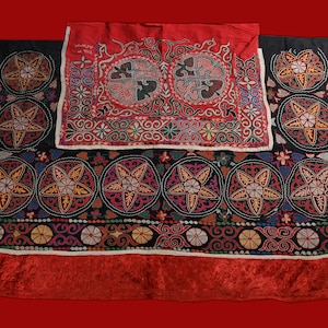 Antique Central Asian Kyrgyz Kirghiz Embroidered Tush Kiyiz Over-bed Tent Hanging Textile