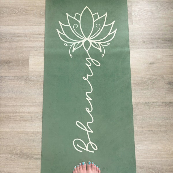 Personalisierte Yogamatte für Frauen, Wildleder Yogamatte mit individuellem Namen, Pilates Matte, Lotus Fitness Geschenk für Sie