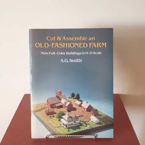 A.G Smith&#39;s Cut and Assemble An Old Fashioned Farm (UNCUT) (1983 Model Book)