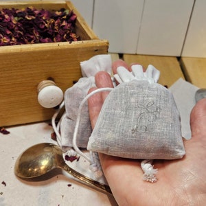 Baumwoll Duftsäckchen Rosenduft: geniesse das Aroma echter Rosenblüten zur Aroma Therapie, zur Entspannung, als Wäscheduft im Kleiderschrank Bild 8