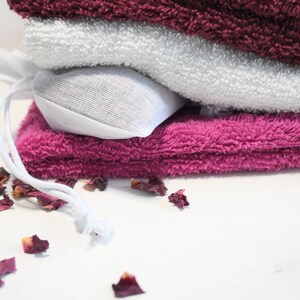 Baumwoll Duftsäckchen Rosenduft: geniesse das Aroma echter Rosenblüten zur Aroma Therapie, zur Entspannung, als Wäscheduft im Kleiderschrank Bild 4