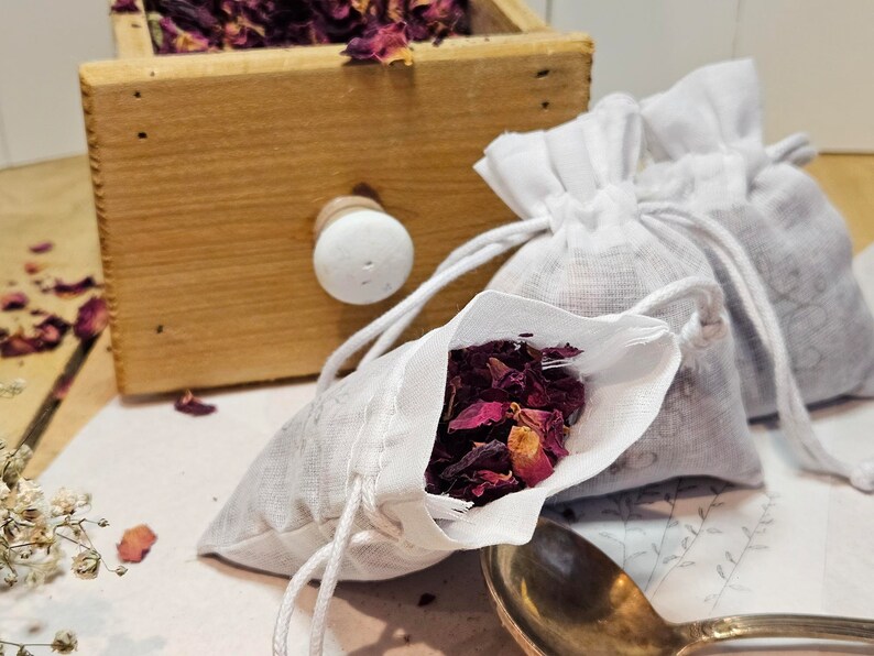 Baumwoll Duftsäckchen Rosenduft: geniesse das Aroma echter Rosenblüten zur Aroma Therapie, zur Entspannung, als Wäscheduft im Kleiderschrank Bild 2