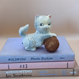 Vintage Ceramic Cat Figurine with Ball of Yarn