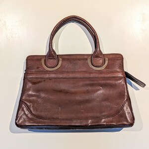 Bolso vintage marrón con asa superior
