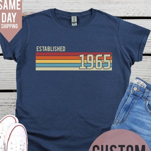 Gegründet 1965, Herren 70. Geburtstag T-Shirt, personalisiertes Geburtstagsgeschenk 2025, Vintage Est 1965 Hemd, benutzerdefiniertes Jahr T