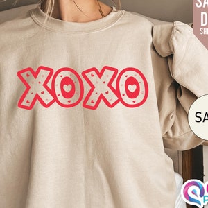 Xoxo Sweatshirt, XOXO Sweater, Love sweatshirt, Heart Valentines Day Shirt, Valentines Day Sweatshirt, Pink Valentines Day sweatshirt 2025