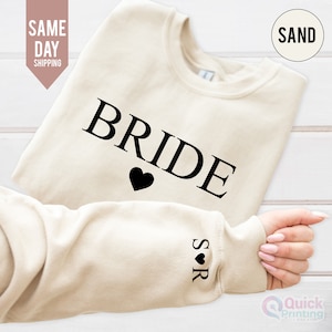 Felpa da sposa, camicia con maniche a cuore e iniziali, iniziali personalizzate con cuore, maglione da sposa e sposo, regalo di maglione per matrimonio della signora 2025, maglia per anniversario