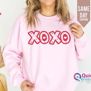 Xoxo Sweatshirt, XOXO Sweater, Love sweatshirt, Heart Valentines Day Shirt, Valentines Day Sweatshirt, Pink Valentines Day sweatshirt 2025