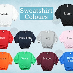 Puede incluir: Una colecci&oacute;n de sudaderas de cuello redondo en varios colores, incluyendo blanco, negro, rojo, azul marino, gris, rosa, naranja, verde, granate y azul real. El texto "Sweatshirt Colours" se muestra en un rect&aacute;ngulo azul claro.