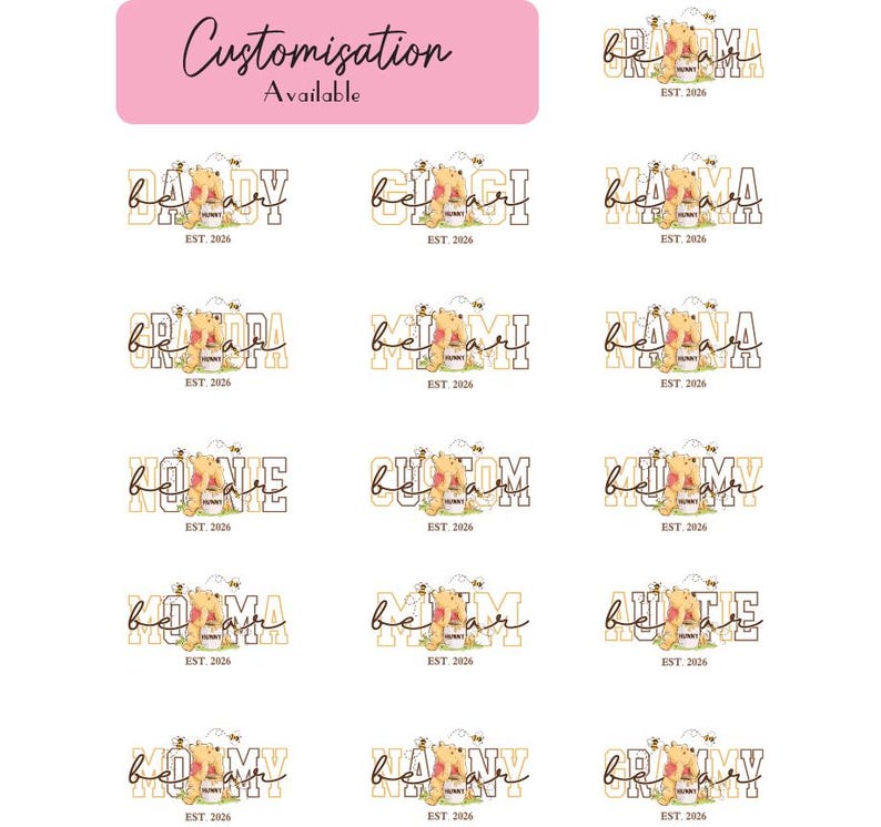 Puede incluir: Varios dise&ntilde;os con un oso de dibujos animados, miel y abejas. Los dise&ntilde;os incluyen palabras como "Daddy", "Grandma", "Mummy" y "Custom", con "Est. 2026" debajo. Una pancarta rosa en la parte superior dice "Customisation Available".