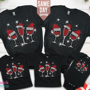 ファミリークリスマスシャツ、クリスマスTシャツ、サンタワイングラスクリスマス、ユニセックスメンズレディースTシャツ、お揃いのファミリークリスマスシャツ、キッズTシャツ