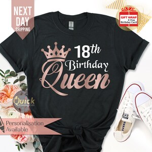 K&ouml;nnte beinhalten: Schwarzes T-Shirt mit einer ros&eacute;goldenen Krone und dem Text "18th Birthday Queen".
