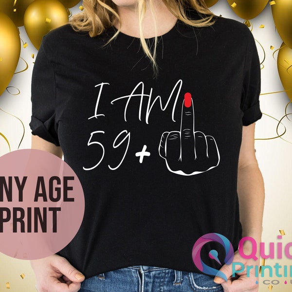 Ich bin 59+ Mittelfinger T-Shirt, Damen 60. Geburtstag Shirt, Party T-Shirt, personalisiertes T-Shirt, Geburtstagskind-T-Shirt, lustiges Geburtstags-T-Shirt