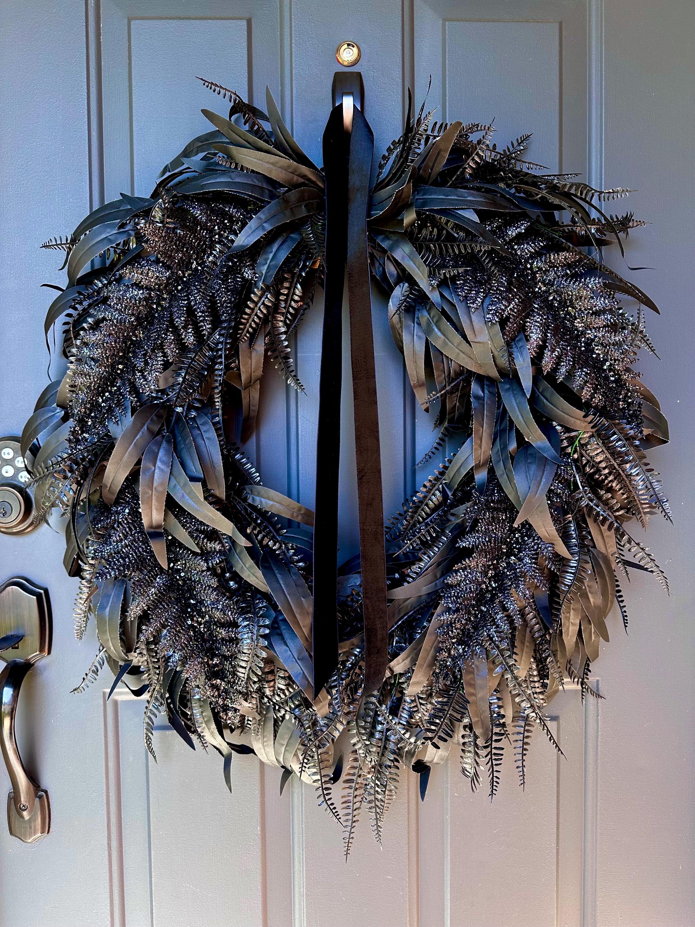Large Elegant Black Swan Halloween Wreath For Front Door, Gothic Wreath, Elegant Halloween Decor, Halloween Party Decor, Black Fern Wreath