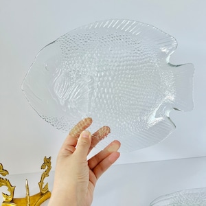 Vintage Arcoroc France Fish Shaped Clear Glass plates | Set of 6 dinner plates | Seafood | Fish Scales Pattern