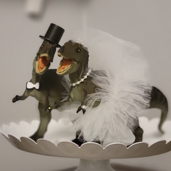 Set of Bride and Groom Dinosaurs for Wedding Decoration~Wedding Cake Topper~Dinosaur Wedding~Dinosaur Wedding Centerpieces