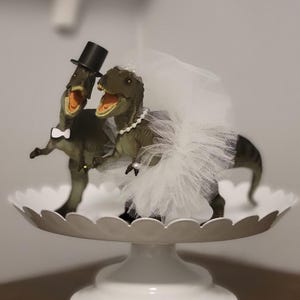 Set of Bride and Groom Dinosaurs for Wedding Decoration~Wedding Cake Topper~Dinosaur Wedding~Dinosaur Wedding Centerpieces