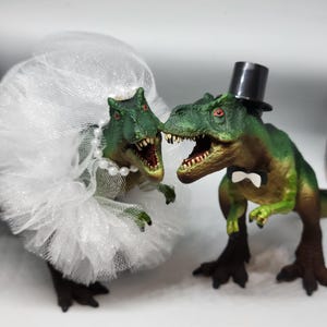 Set of Bride and Groom Dinosaurs for Wedding Decoration~Wedding Cake Topper~Dinosaur Wedding~Dinosaur Wedding Centerpieces