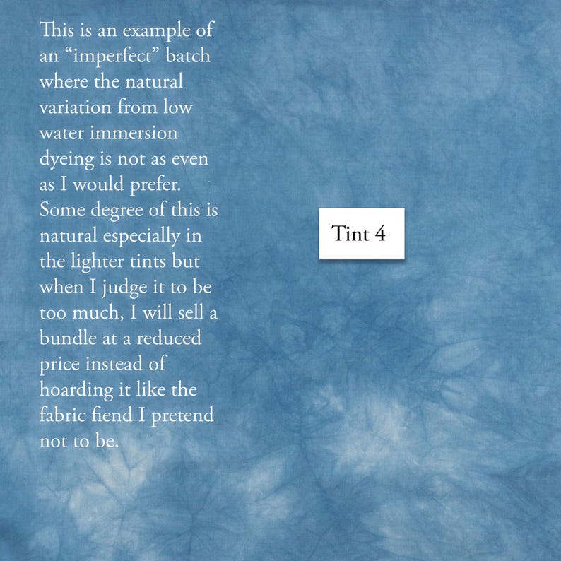 K&ouml;nnte beinhalten: Ein blauer Stoffabschnitt mit einem marmorierten Batikmuster. Der Text links lautet: This is an example of an &ldquo;imperfect&rdquo; batch where the natural variation from low water immersion dyeing is not as even as I would prefer. Ein wei&szlig;es Etikett zeigt: Tint 4.