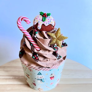 Fake Christmas Pudding Cupcake
