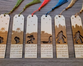 Marcapáginas de críptidos: Pie Grande, Nessie, el Hombre Polilla, el Diablo de Jersey, el Chupacabra y Champ
