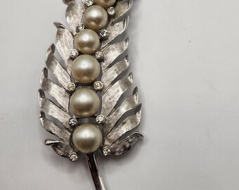 Crown Trifari Large Vintage Hallmarked Gold Tone Brooch Leaf With