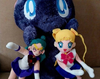 Sailor Moon-bundel: 16" Luna met tag, als nieuw; Twee 1994" Vintage Sailor Moon "bendy dolls"
