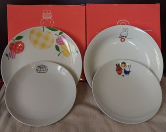 DUE SET: piatto in ceramica Miffy da 8" e piatto da 6" con scatole. Come nuova; mai usato. Lawson.