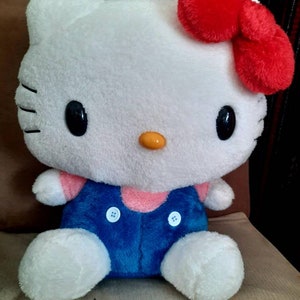Sanrio 2015 17" Hello Kitty - Soft, huggable, plush with Tag. Like New.