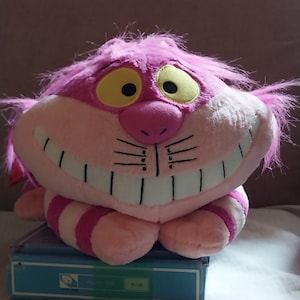 THREE: Cheshire Cat Plush + TWO 6.5" The Adventures of Alice in Wonderland Plates; New Vintage