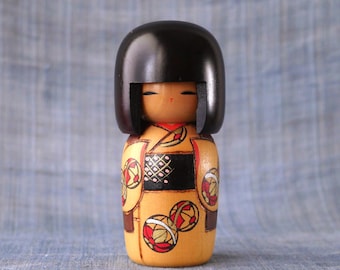 関口三作こけし (21 cm/8.3 インチ)、ヴィンテージ日本の創作木製人形