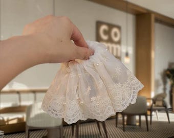 Scrunchie mit Spitze und Perlen