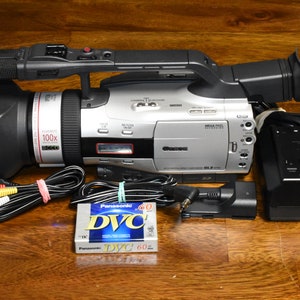 Canon DM-GL2 Professional MiniDV 3CCD Digital Camcorder with Battery and Charger.