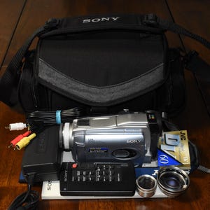 Sony MiniDv Digital Handycam DCR-TRV38 Handheld Video Camera Camcorder with Bag.