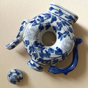 1980s chinoiserie hand-painted blue and white decorative teapot