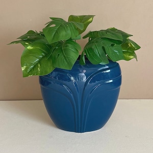 1980s mcm flat vase with art deco “sunbeam” arches in teal-blue, made in Brazil
