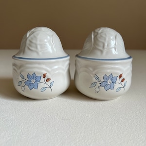 1980s cabbage-shaped rustic floral salt and pepper shakers
