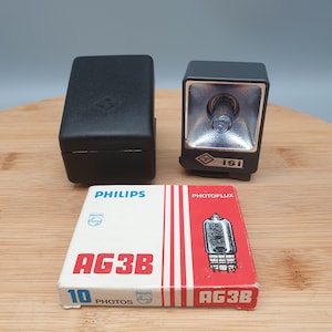 Agfa Isi flash in original case. Including box Philips photoflux AG3B. WORLDWIDE SHIPPING.
