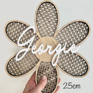 Oak Rattan Flower Daisy Wall Décor, Personalised Name Sign, Custom Wall Sign, Bespoke Name Sign Nursery Wall Décor, Personalised Baby Gift Bild 6