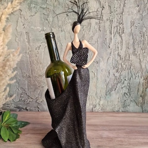 Portavinos para niña, portabotellas de vino, botellero para dama, regalo de vino, amante del vino, accesorios de vino hechos a mano, estatua pintada a mano, día de las madres