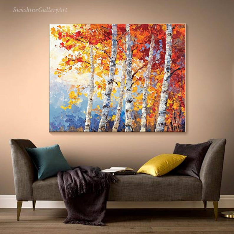 Puede incluir: Una pintura de un bosque de abedules en oto&ntilde;o. Los &aacute;rboles son blancos con corteza negra y tienen hojas amarillas, naranjas y rojas. El fondo es un cielo azul y blanco con monta&ntilde;as en la distancia.