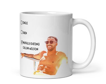 Callum Wilsonマグカップ - この精神的にデートしているようなデザインでCallum Wilsonへの愛を表現しよう - 非公式の白い光沢のあるマグカップ
