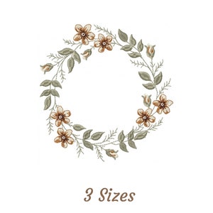 Puede incluir: Una corona de flores marrones y blancas con hojas verdes. La corona es circular y tiene un diseño sencillo. El texto "3 tamaños" está debajo de la corona.