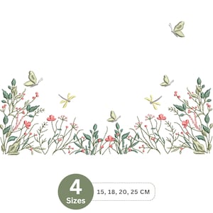 Può includere: Design floreale ricamato con fiori rosa, foglie verdi e farfalle. Il design include libellule ed è disponibile in quattro misure: 15, 18, 20 e 25 cm. Il design è su sfondo bianco.